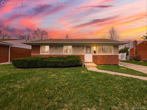 32209 Eastway St, Roseville, MI, 48066-1077 | Card Image
