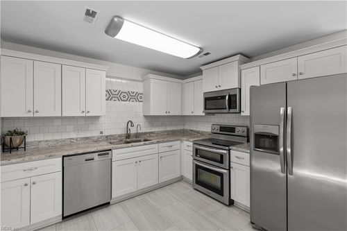 406 Stalham Rd, Chesapeake, VA, 23325-2725 | Card Image