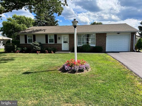 2 Colonial Ave, Myerstown, PA, 17067-1725 | Card Image