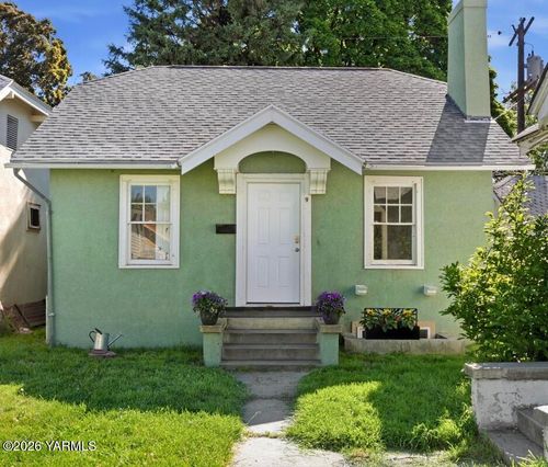 9 N 15th Ave, Yakima, WA, 98902-2921 | Card Image