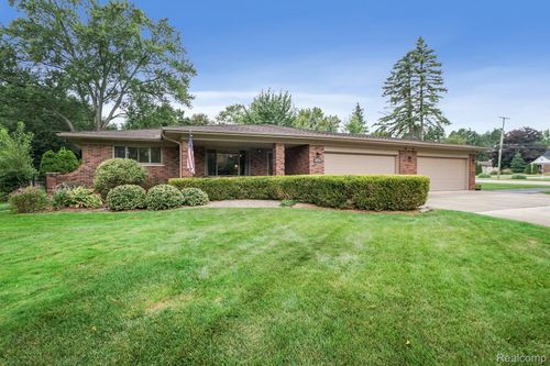 6989 Fredmoor Dr, Troy, MI, 48098-1728 | Card Image