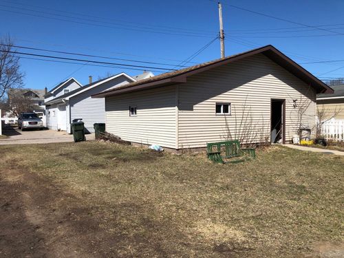 424 S 14th St, Escanaba, MI, 49829-3323 | Card Image