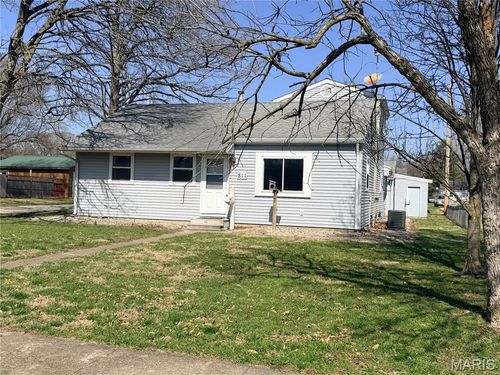 811 Smith Ln, Hillsboro, IL, 62049-1032 | Card Image