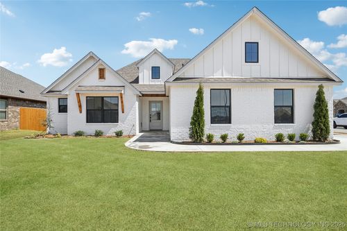 10728 S 278th East Ave, Coweta, OK, 74429-9009 | Card Image