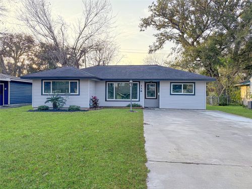 116 Cypress St, Lake Jackson, TX, 77566-5848 | Card Image