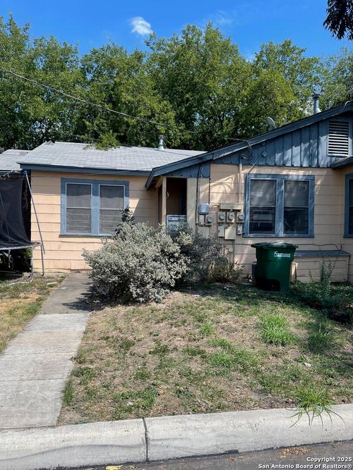 1934 W Ridgewood Ct, San Antonio, TX, 78201-4653 | Card Image