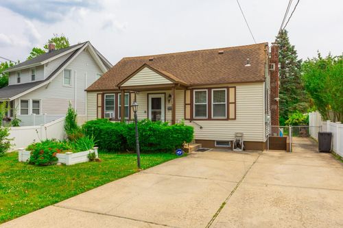 262 Park Ave, Babylon, NY, 11702-1628 | Card Image
