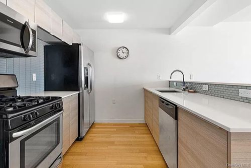 apt-5h-9116 Shore Front Pkwy, Rockaway Beach, NY, 11693-1557 | Card Image