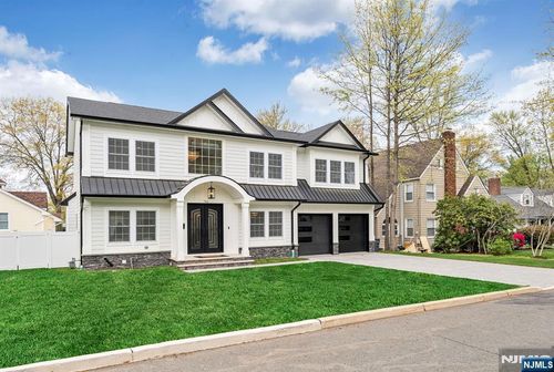 765 6th Ave, River Edge, NJ, 07661-1517 | Card Image