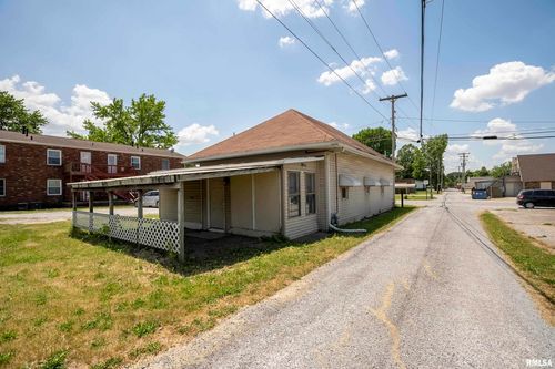 106 S Locust St, Sesser, IL, 62884-1837 | Card Image