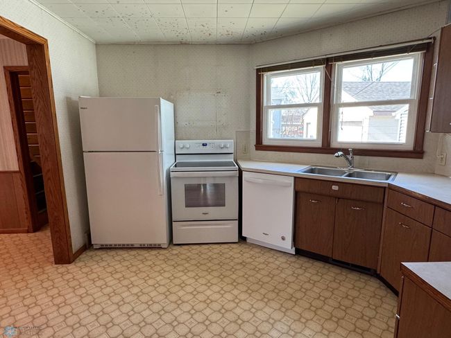 Kitchen has newer Appliances | Image 11