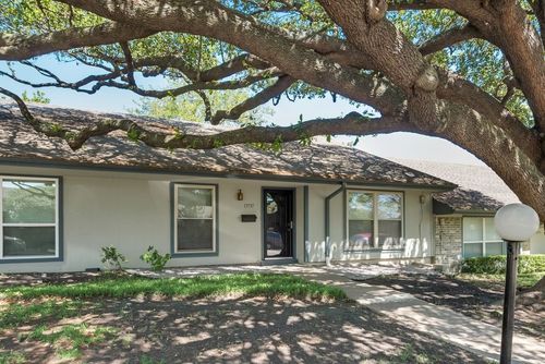 13737 Flagstone Ln, Dallas, TX, 75240-5822 | Card Image