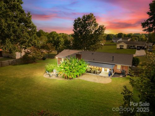 2925 Eastway Dr, Statesville, NC, 28625-4524 | Card Image