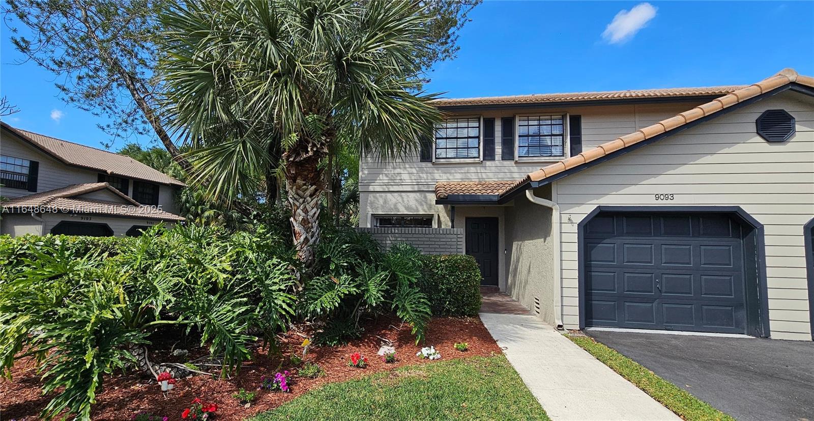 Vineyard Lake Dr, Plantation, FL 33324