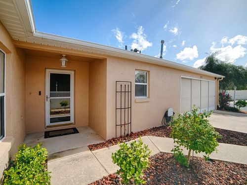 8457 Se 167th Forsyth St, The Villages, FL, 32162-5880 | Card Image
