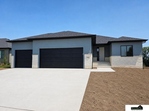 2242 Milrose Branch Rd, Lincoln, NE, 68520-1533 | Card Image
