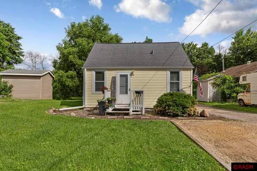 572 Mineral Springs Rd, Owatonna, MN, 55060-1910 | Card Image