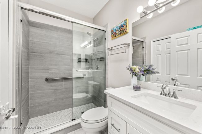 Full Guest Bath | Image 20