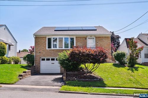 375 Washington Ave, Rutherford, NJ, 07070-1041 | Card Image