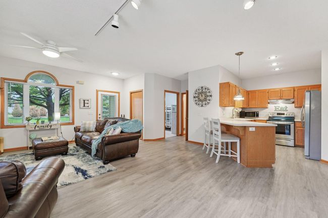14-web-or-mls-Crystal Pl-1406-014.jpg | Image 7