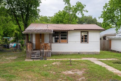 326 W Caroline St, Gonzales, LA, 70737-2512 | Card Image