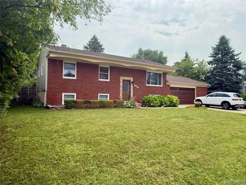 1442 Sunset Dr, Wolverine Lake, MI, 48390-2348 | Card Image