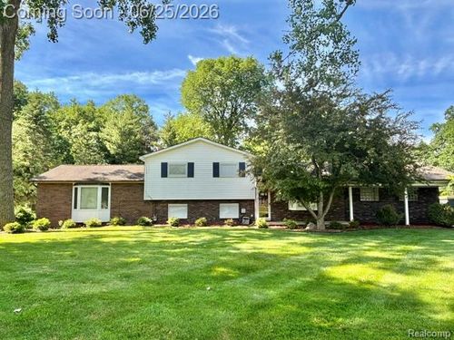 8695 Stout Ave, Grosse Ile, MI, 48138-1394 | Card Image