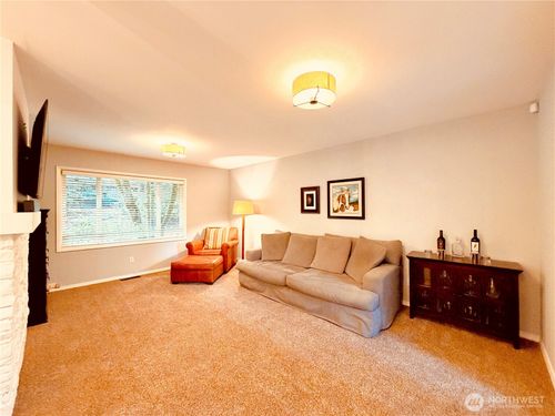 15934 Se 41st Pl, Bellevue, WA, 98006-1807 | Card Image