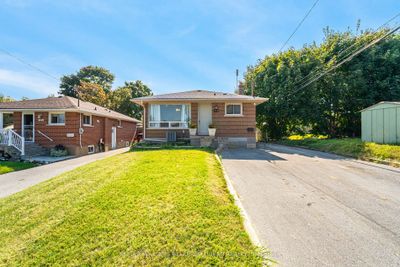 351 Sharon Ave, House other with 3 bedrooms, 2 bathrooms and 4 parking in Oshawa ON | Image 1