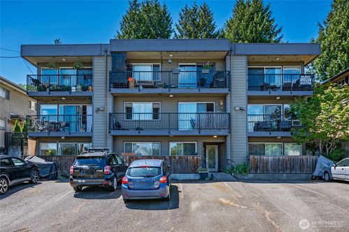 4-4219 Whitman Ave N, Seattle, WA, 98103-7352 | Card Image