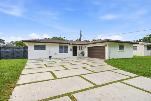 13996 Lake Lure Ct, Miami Lakes, FL, 33014-3049 | Card Image