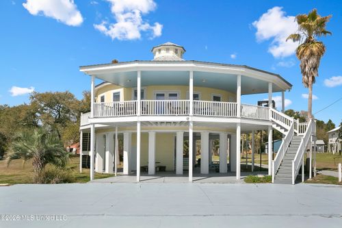 227 N Beach Blvd, Waveland, MS, 39576-4204 | Card Image