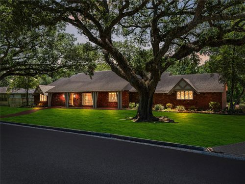 2310 Oak Dr, Bay City, TX, 77414-7371 | Card Image