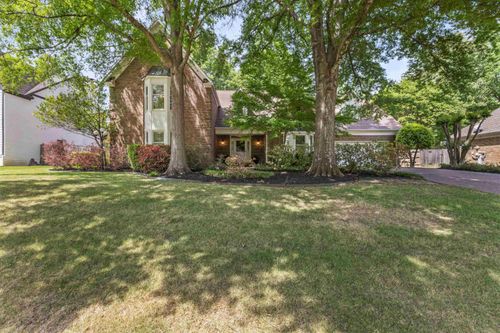 8106 Meadow Glen Dr, Germantown, TN, 38138-6110 | Card Image