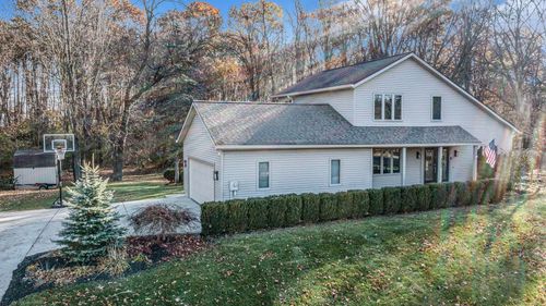 332 Club View Dr, Kalamazoo, MI, 49009-9194 | Card Image