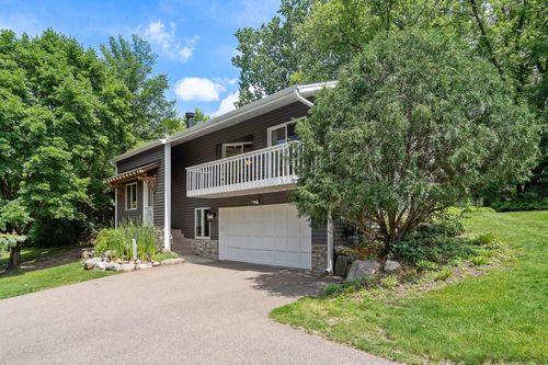 17700 Arrowhead Trl, Minnetonka, MN, 55345-2400 | Card Image