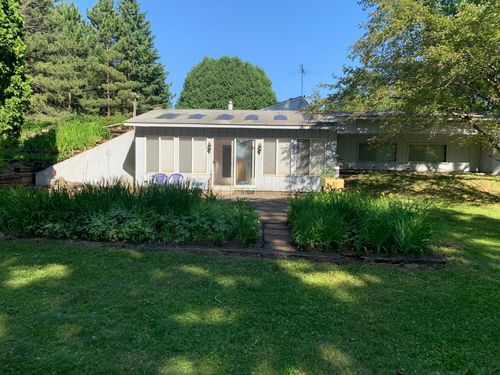1516 Twin Springs Rd, Houlton, WI, 54082-2112 | Card Image