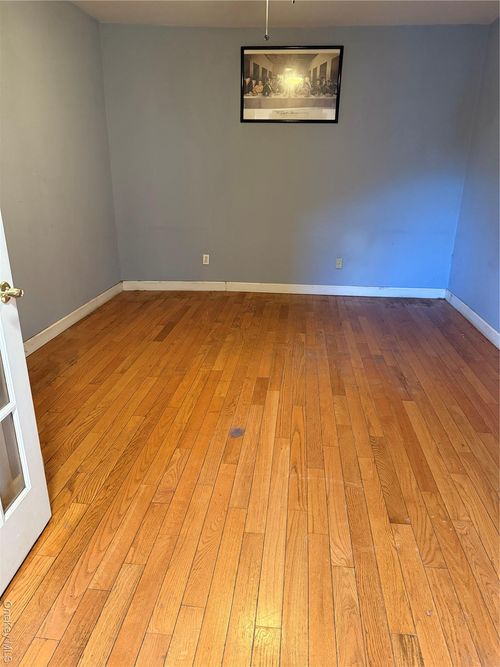 76 E Argyle St, Valley Stream, NY, 11580-4313 | Card Image