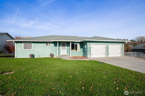 1403 W Cherry Ave, Selah, WA, 98942-1720 | Card Image