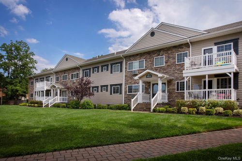 apt-2a-562 New Hwy, Hauppauge, NY, 11788-1119 | Card Image