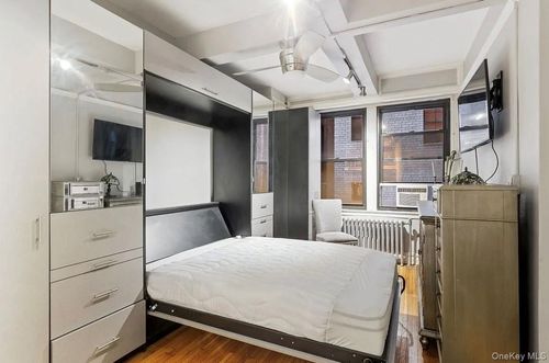 308-457 W 57th St, New York, NY, 10019-1701 | Card Image