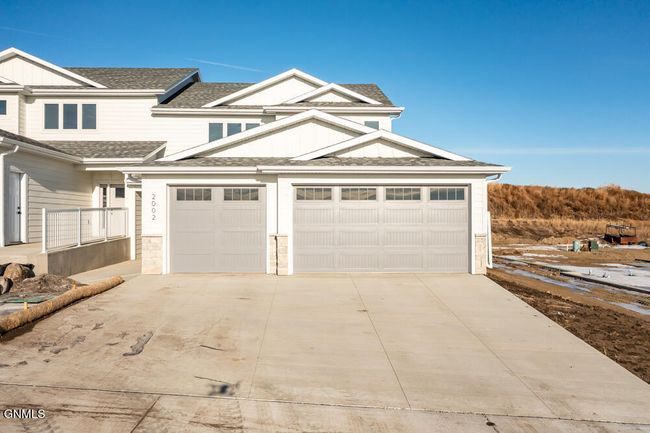 2002 Prairie Hawk Dr, Townhouse with 4 bedrooms, 3 bathrooms and null parking in Bismarck ND | Image 26