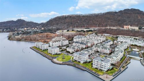 3 Harbor Pointe Dr, Haverstraw, NY, 10927-2103 | Card Image