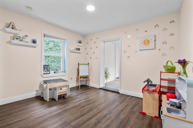 11 Barmore Dr W, House other with 3 bedrooms, 2 bathrooms and 4 parking in Stamford CT | Image 10