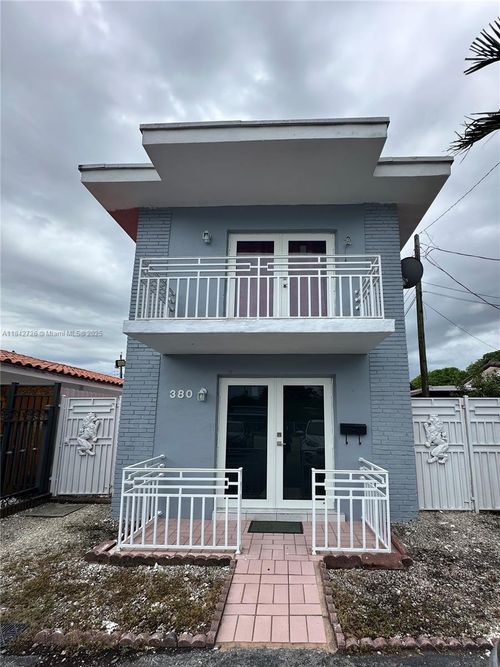 380 W 45th St, Hialeah, FL, 33012-3943 | Card Image