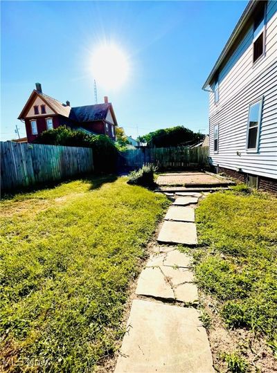 View of yard | Image 3