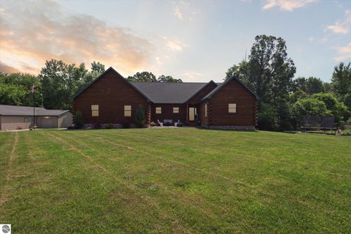 9956 Gruett Rd, Saint Louis, MI, 48880-9732 | Card Image