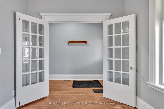 293 Dalhousie St, Home with 5 bedrooms, 3 bathrooms and 4 parking in Peterborough ON | Image 8