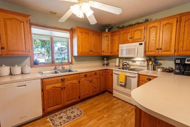 302 9 Th St N, House other with 3 bedrooms, 2 bathrooms and null parking in Kerkhoven MN | Image 11