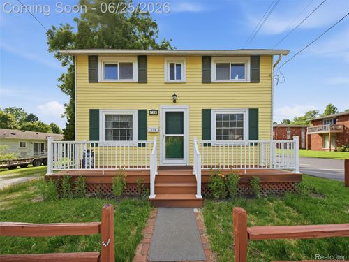216 Bush St, Howell, MI, 48843-2420 | Card Image